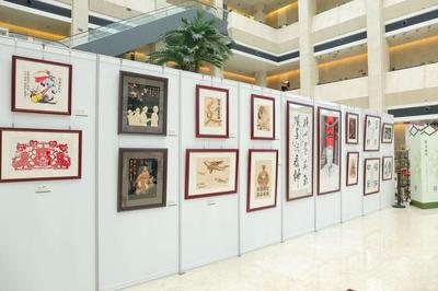 深圳博物館展出非遺傳承人抗疫主題作品，剪紙、麥金畫、面塑、微雕等藝術形式致敬時代精神